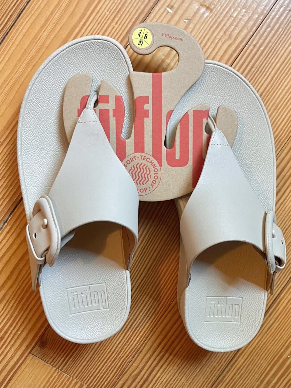 NWT  FitFlop Lulu Covered Buckle Leather Adjustable Toe Post Sandals in Stone 6 - Picture 4 of 16